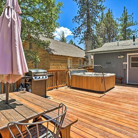 Big Bear Cabin With Deck And Hot Tub, Near Resorts!